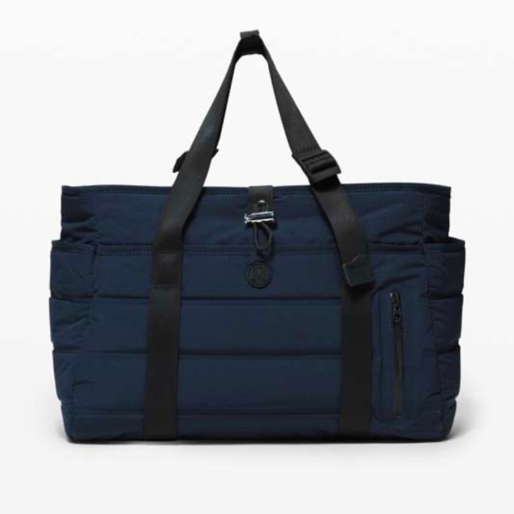 Lululemon dash all day duffel- light use- turns out I buy a lot of bags 🙃